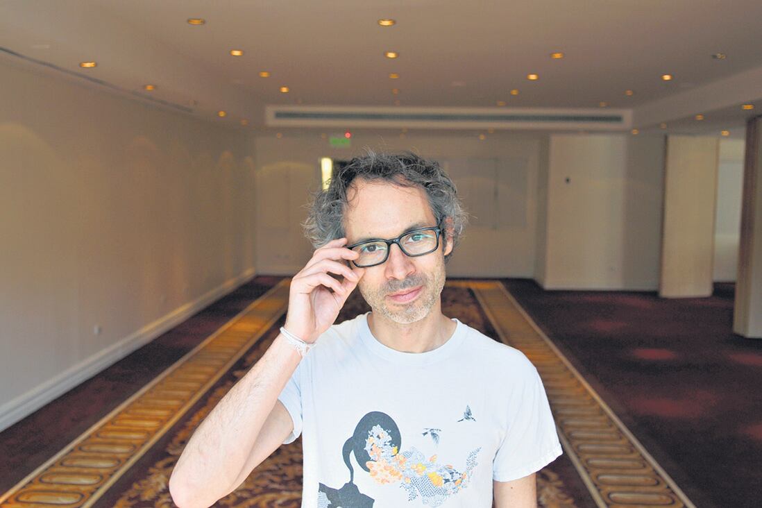 Rhodes se propone “liberar a la música de la tiranía de los imbéciles”, según afirma en su libro.