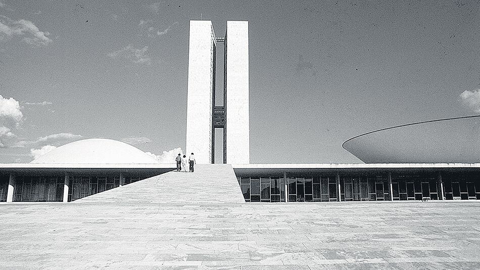 el congreso nacional del arquitecto Oscar Niemeyer en Brasilia