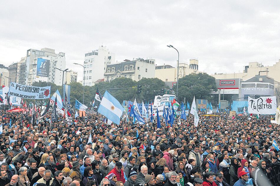 “La patria no se rinde” y “La independencia no se negocia” fueron las principales consignas de la protesta.