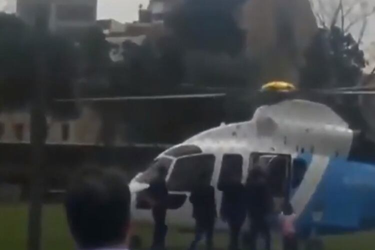 Macri sube con su hija al helicóptero presidencial