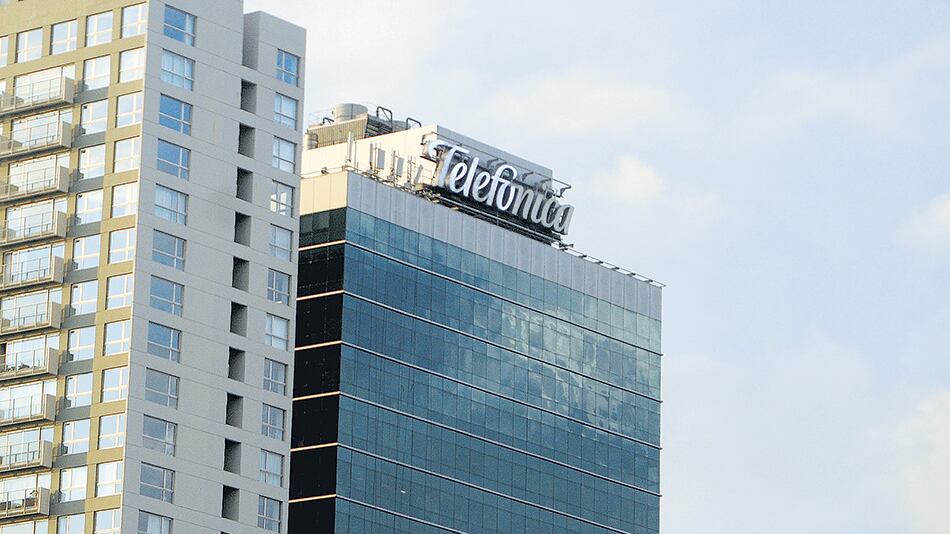 Telefónica buscará competir de igual a igual con la fusionada Telecom-Cablevisión.