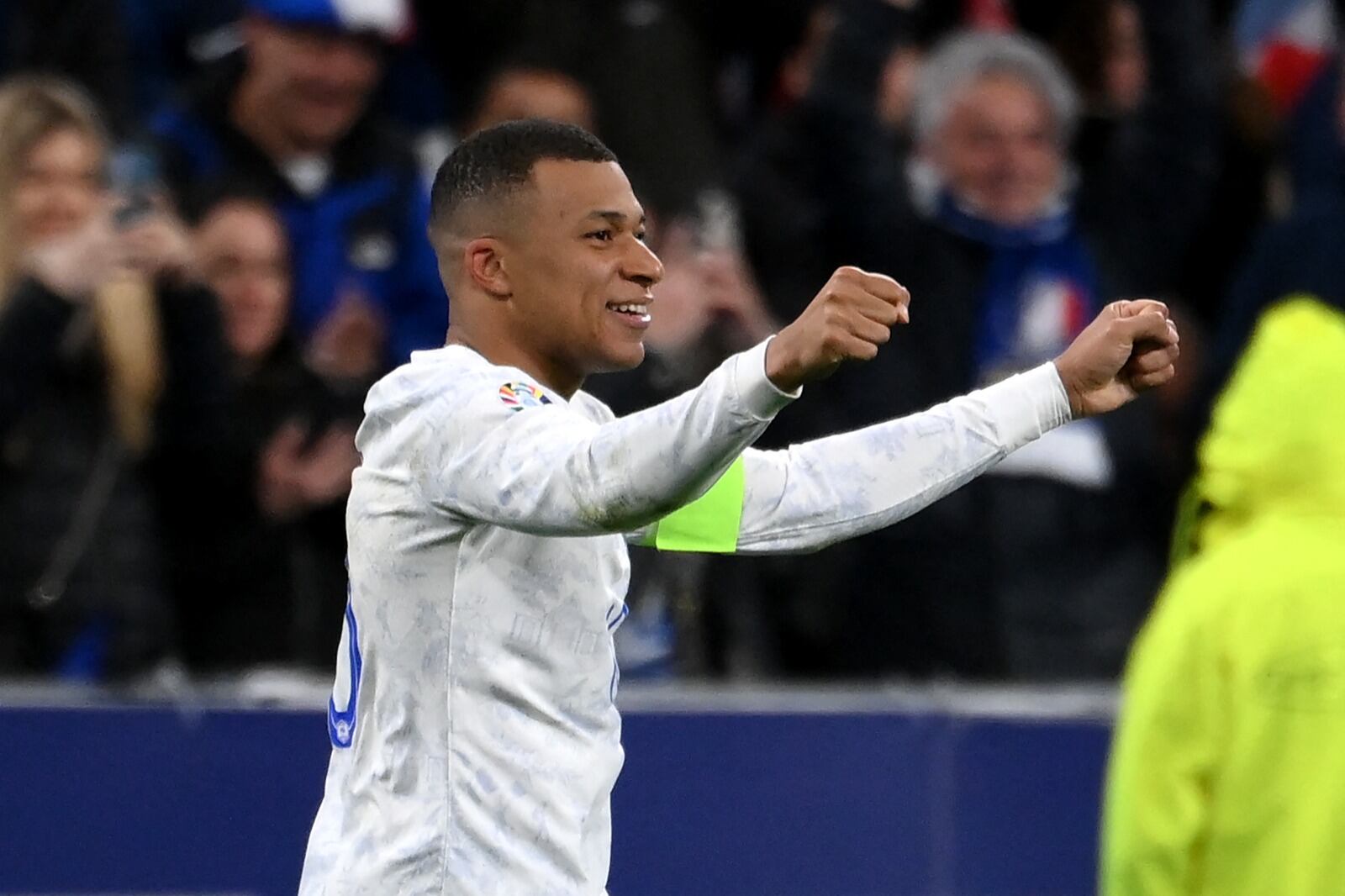 Mbappé le metió dos a Países Bajos en su nuevo rol de capitán francés