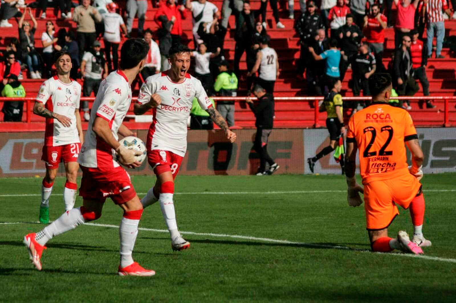 Fértoli grita el segundo gol del Globo, que batió al Halcón