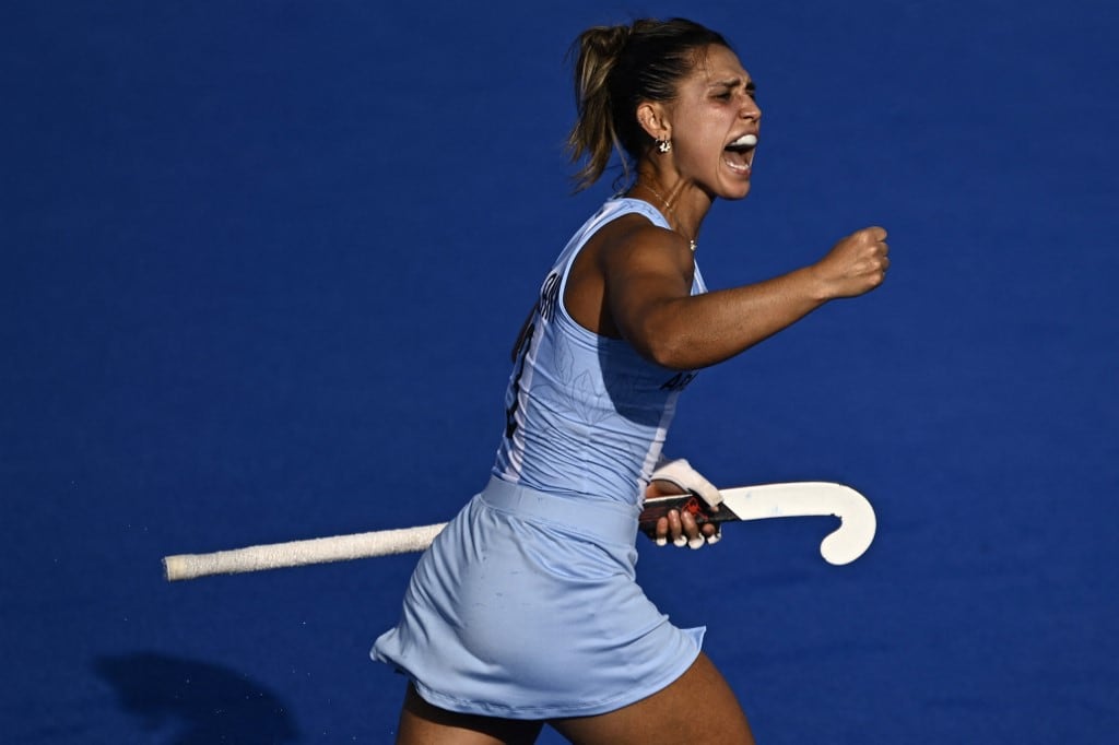 Las Leonas vencieron a Sudáfrica: Agustina Gorzelany festeja el 4 - 2.