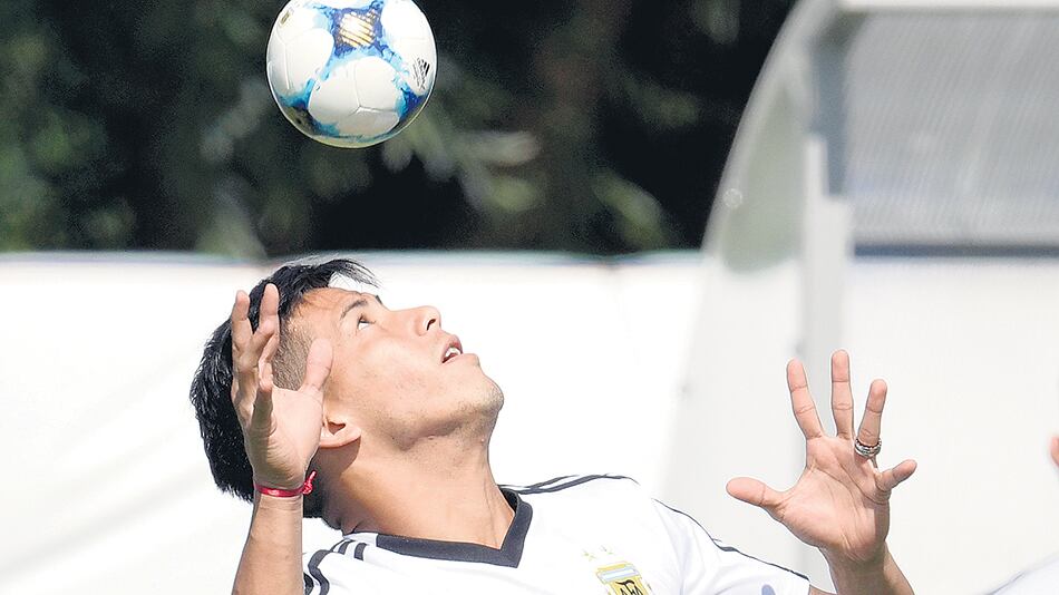 Maximiliano Meza, volante de Independiente y de la Selección.