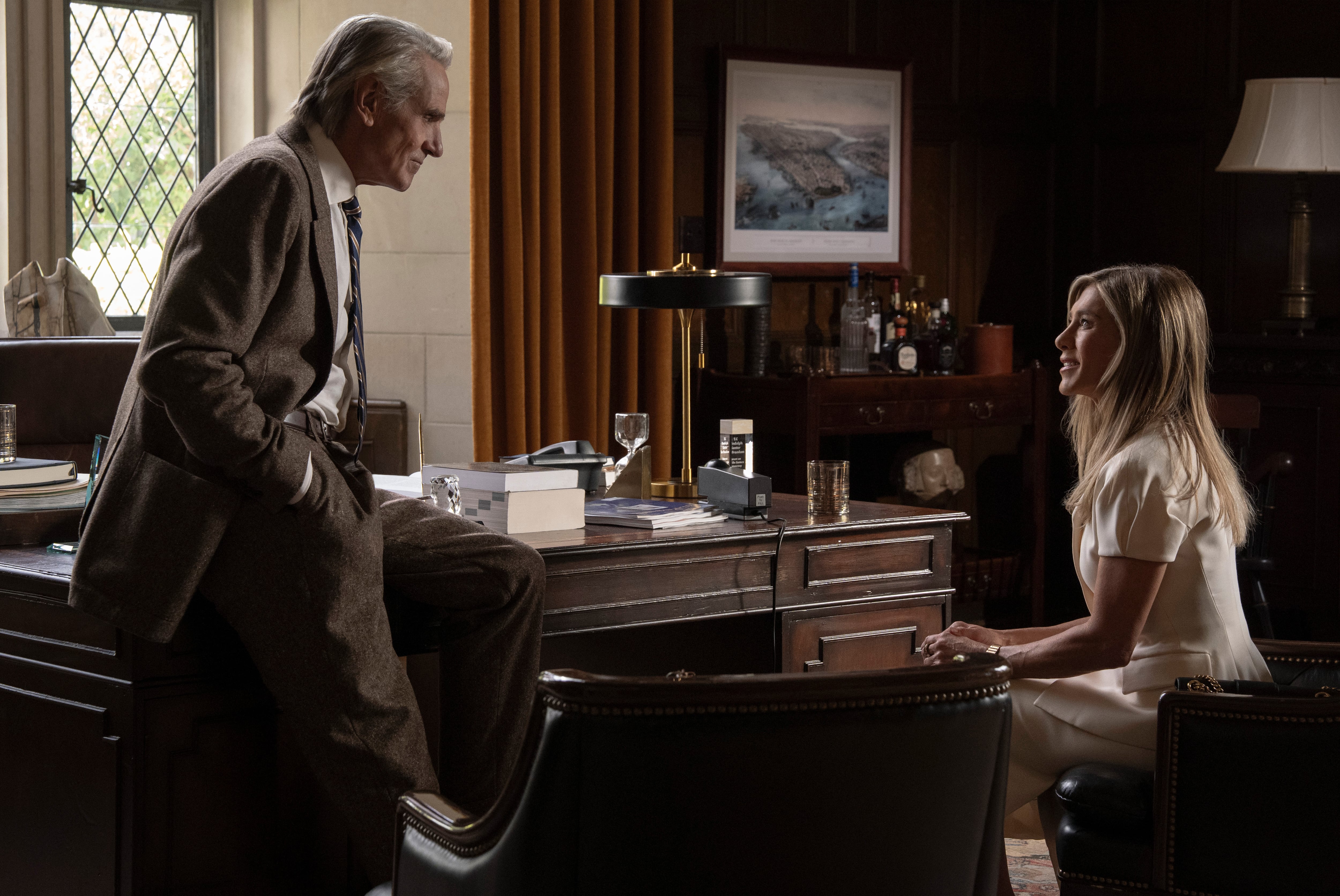 Jeremy Irons se incorpora al elenco como el padre de la protagonista.