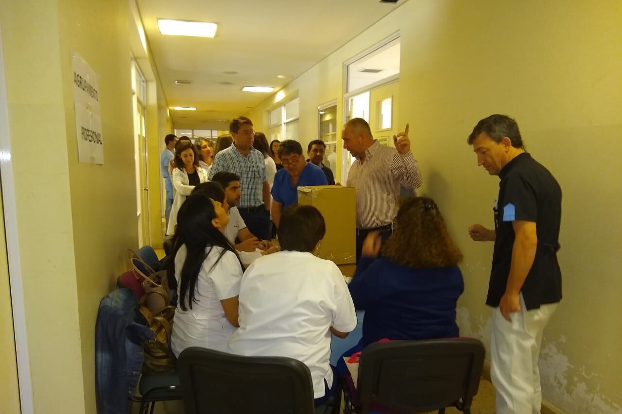 Una de las mesas en las elecciones del San Bernardo