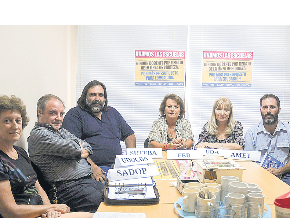 Los distintos gremios docentes de la provincia de Buenos Aires se unieron ayer en el reclamo.