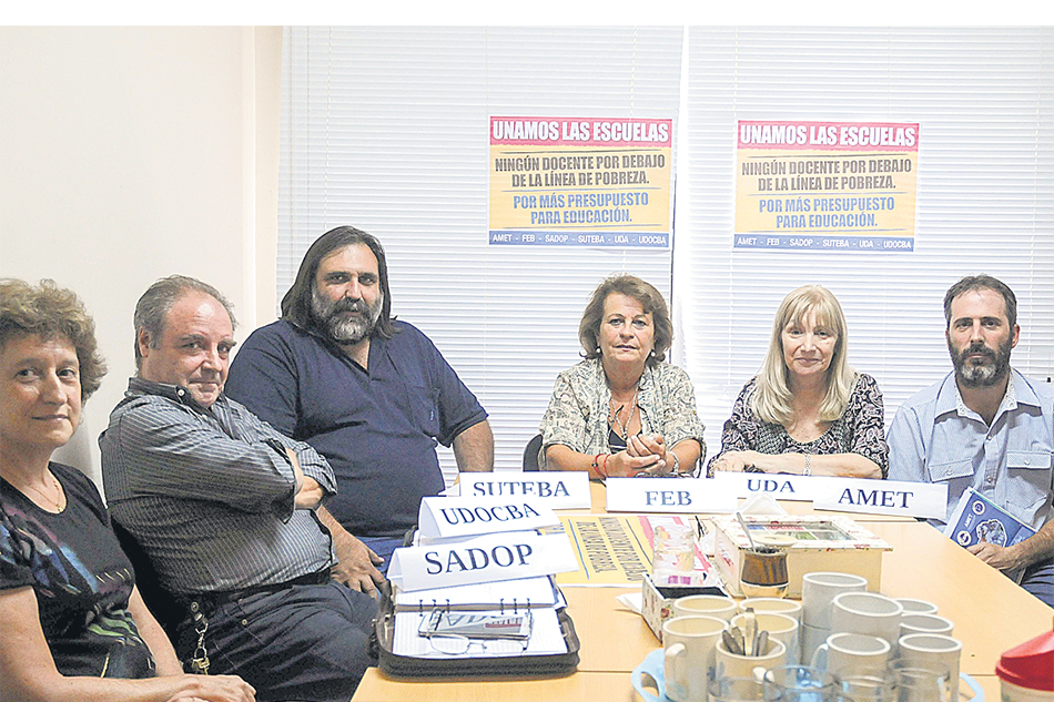 Los distintos gremios docentes de la provincia de Buenos Aires se unieron ayer en el reclamo.