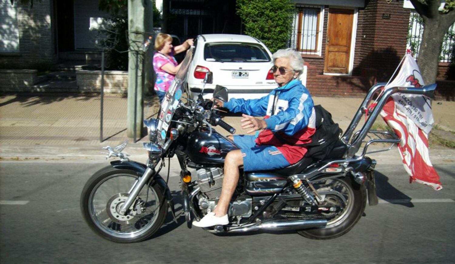 Nelly Iglesias recorrió más de 400.000 kilómetros en moto.