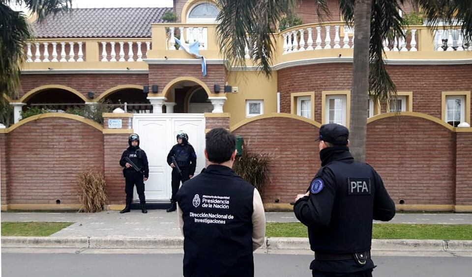 Uno de los allanamientos fue en la mansión de Herme Juárez.