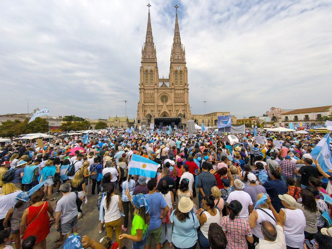 Este año no se verán las tradicionales multitudes frente a la Basílica de Luján.
