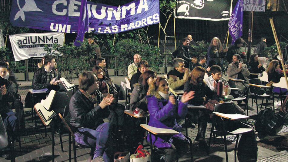 En la sede de la Universidad de las Madres se produjeron protestas desde que el Gobierno decidió su intervención.