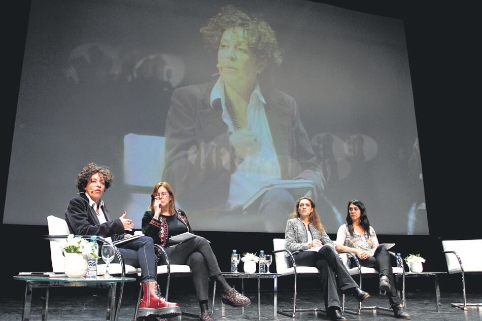Marta Dillon, Silvia Lommi, Cintia Larregina y Mariela Labozzetta.