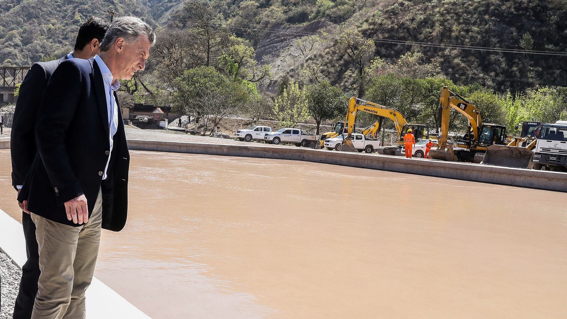 Macri en el Río Toro, unica obra hídrica que pudo inaugurar en Salta