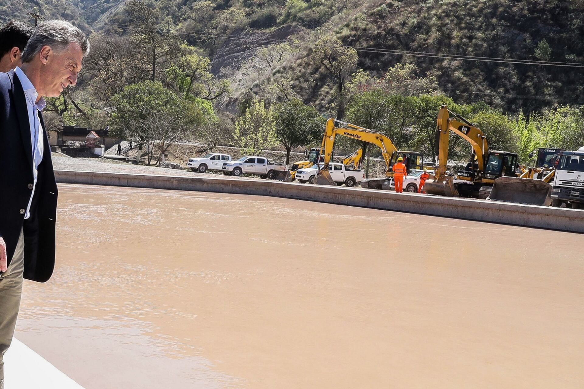 Macri en el Río Toro, unica obra hídrica que pudo inaugurar en Salta