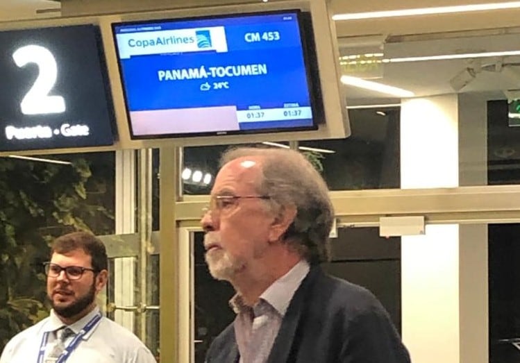 Javier González Fraga, listo para embarcarse hacia Panamá.