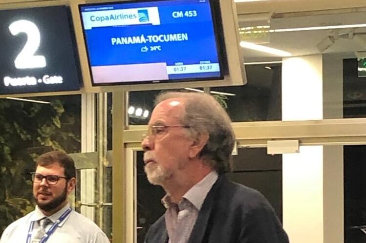 Javier González Fraga, listo para embarcarse hacia Panamá.