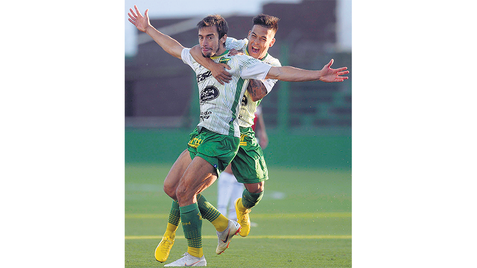 Ciru Rius festeja su gol.