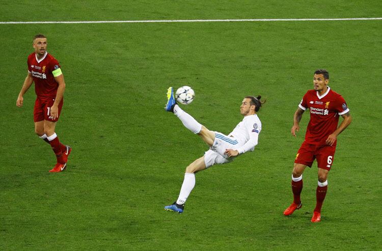 Bale se eleva y marca el segundo gol, el tanto inolvidable en la noche de Kiev.