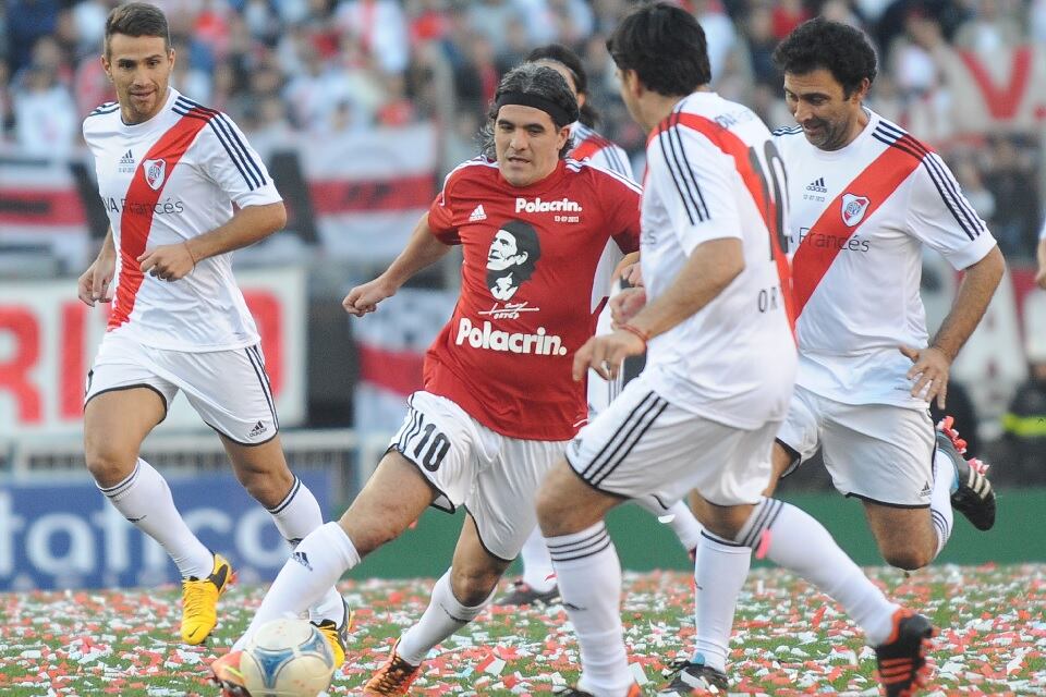 Ortega gambetea históricos en 2013, durante su partido homenaje.