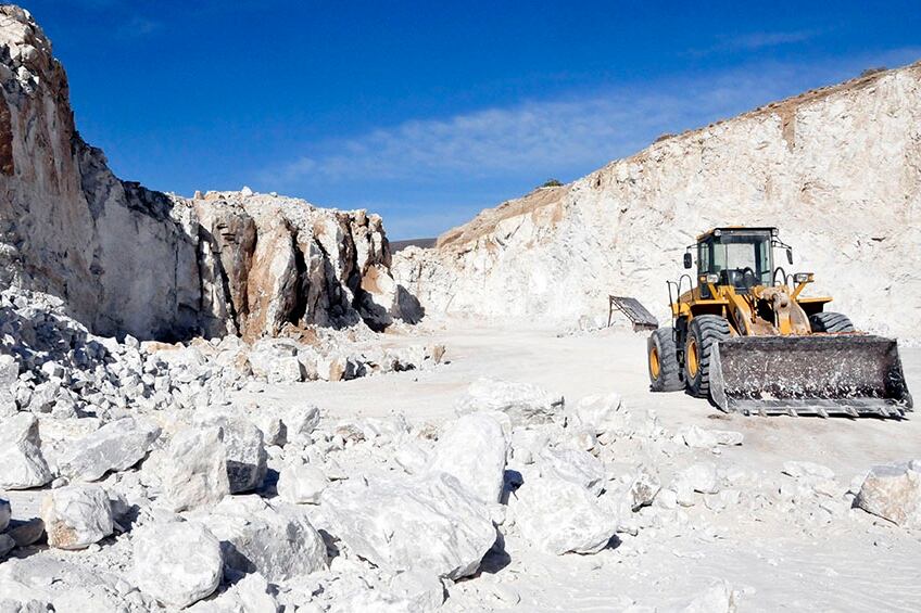 "El aporte de la minería va más allá de la contribución al empleo de calidad y a los salarios. Es una actividad fundamental en prácticamente todo lo que nos rodea", afirman Natalia Casadidi y Maximiliano Peluso.