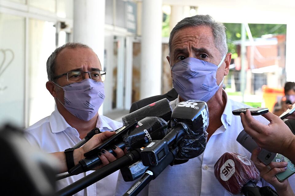 El ministro Sain faltó a la cita, usó Twitter y siguieron los cruces.