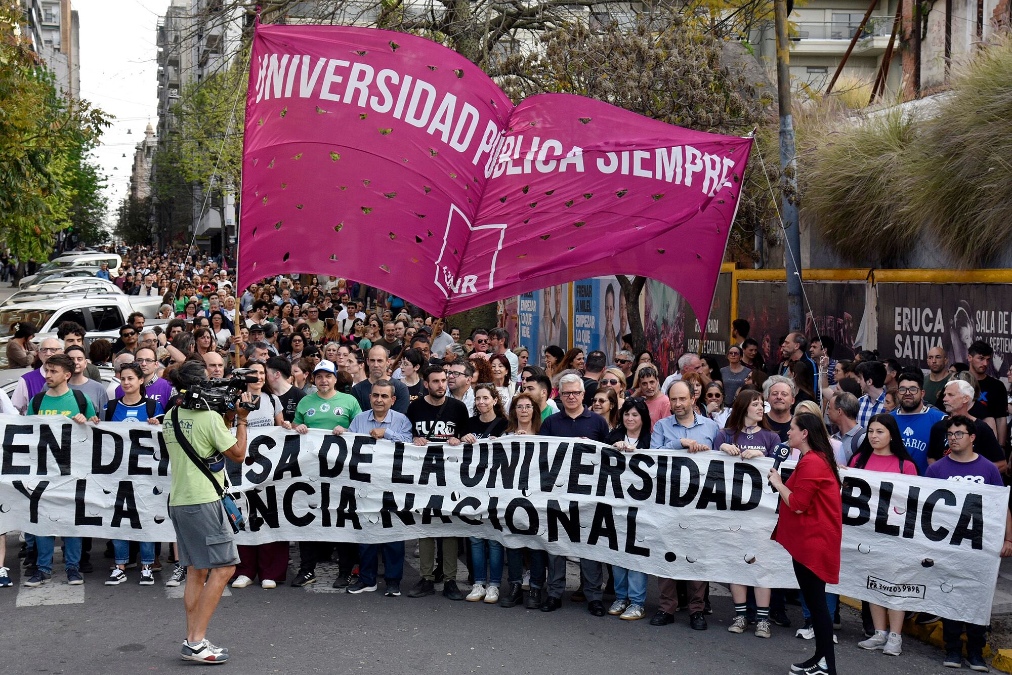 Las columnas se agruparon a primeras horas de la tarde.