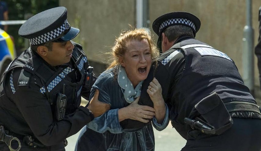 Leslie Manville es una de las protagonistas de "Sherwood", una serie original de la BBC.