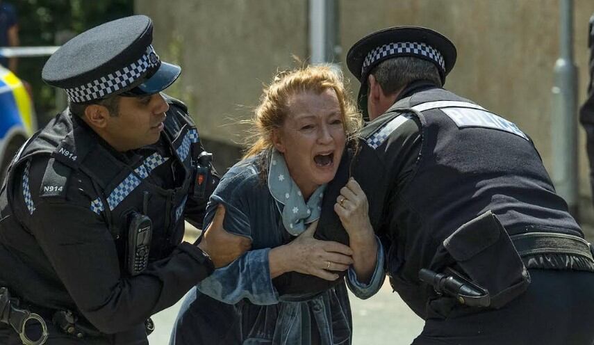 Leslie Manville es una de las protagonistas de "Sherwood", una serie original de la BBC.