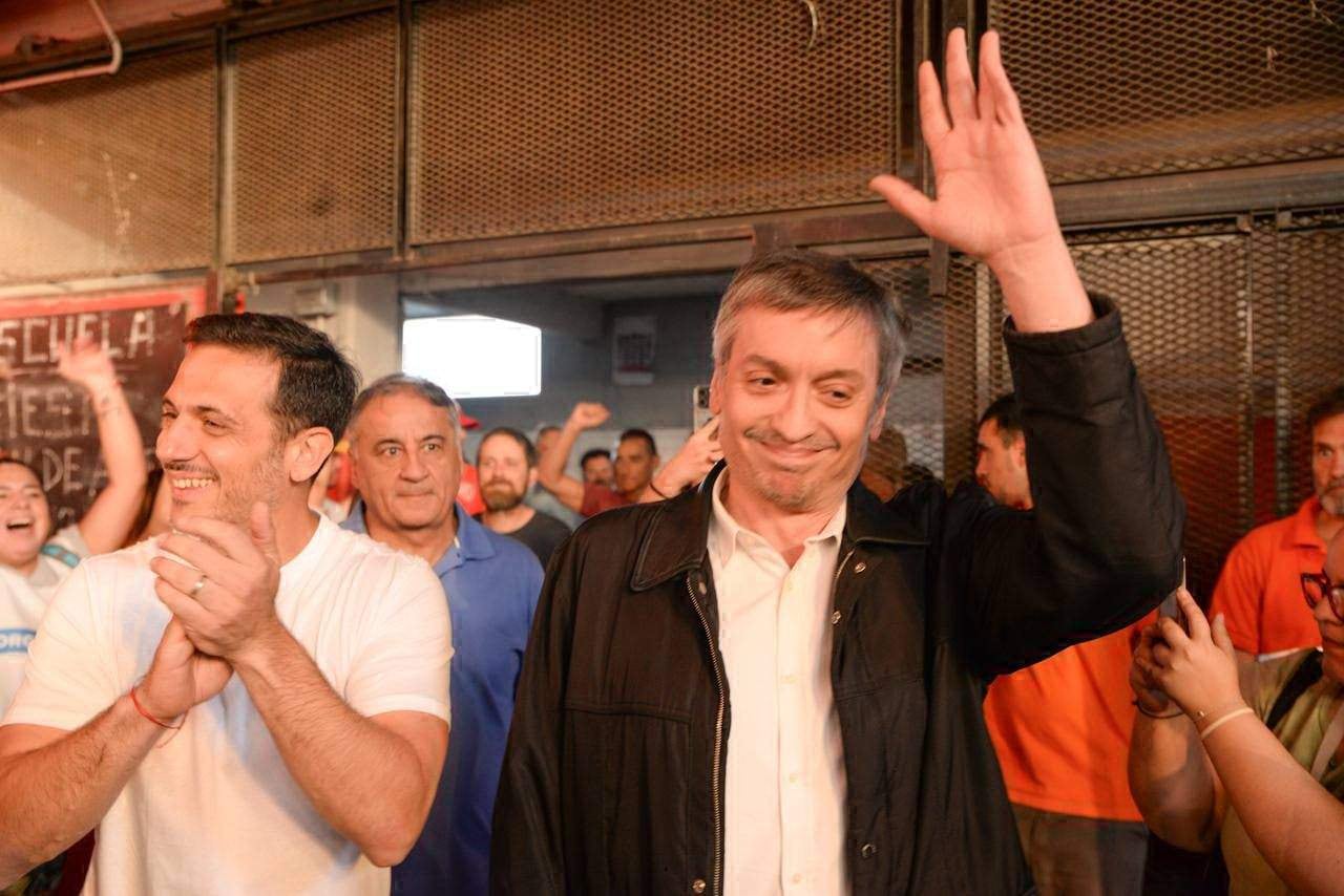 Maximo Kirchner junto a Julián Álvarez, intendente de Lanús.