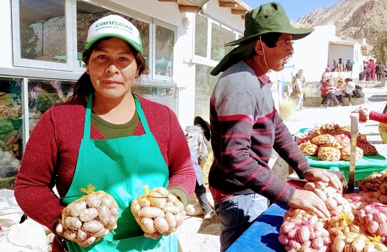 Alejandra Burgos y Paulino Sulca, productores de papa andina.
