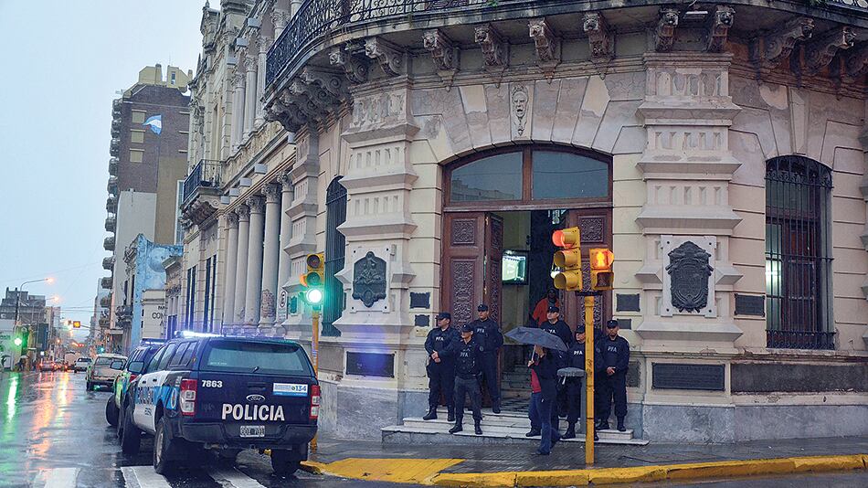 La Municipalidad de Paraná fue allanada en la investigación de la llamada “causa de la narcoavioneta”.