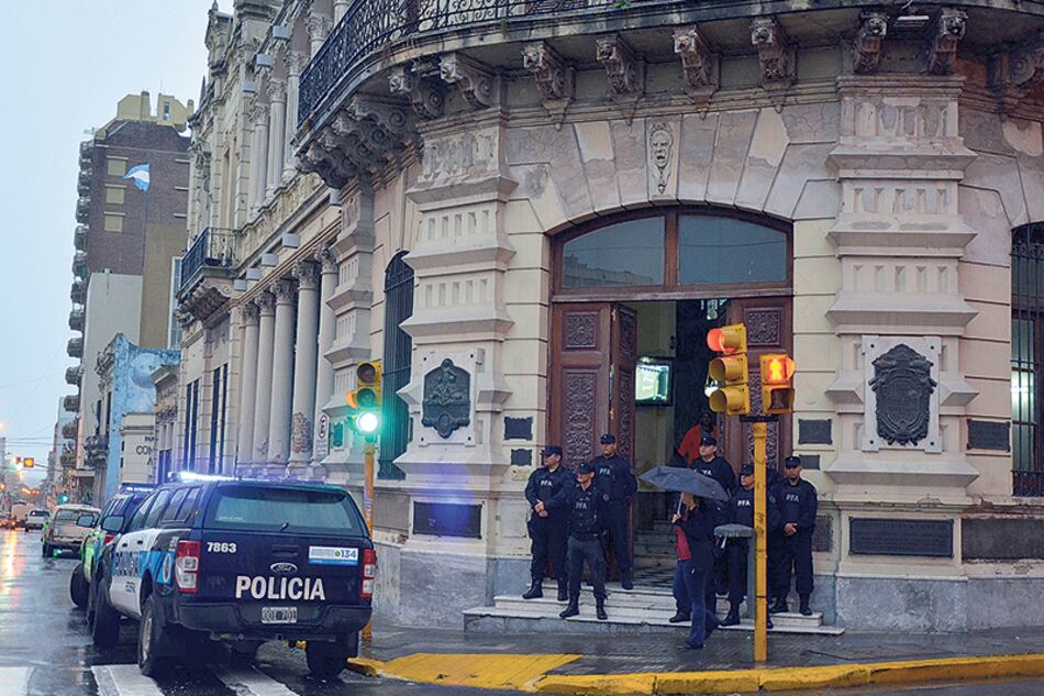 La Municipalidad de Paraná fue allanada en la investigación de la llamada “causa de la narcoavioneta”.