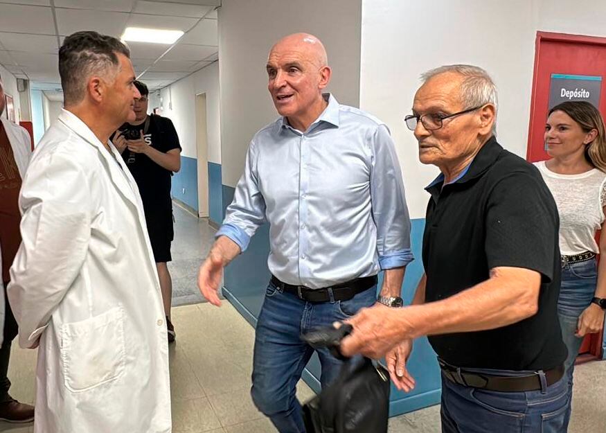 José Luis Epert en el Hospital Zonal Enrique Erill de Escobar. 