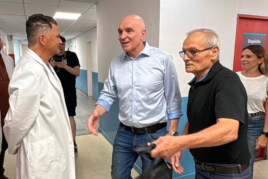 José Luis Epert en el Hospital Zonal Enrique Erill de Escobar.