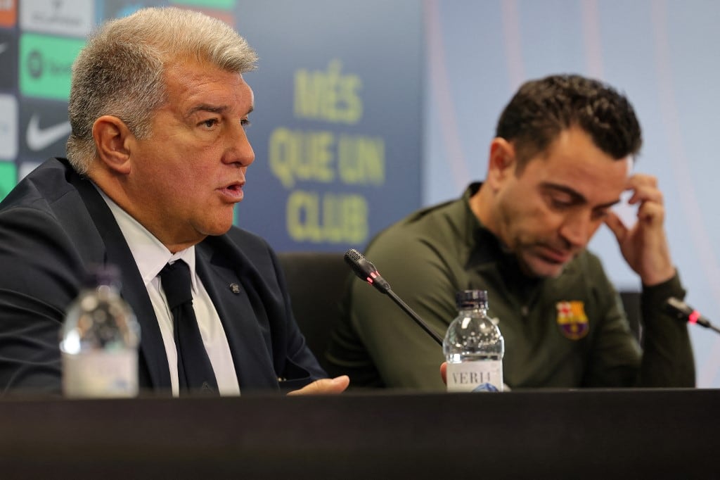 Laporta y Xavi, en una conferencia de prensa reciente.