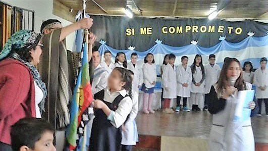 El acto de promesa a la bandera donde también se rindió homenaje a la "wenufoye".