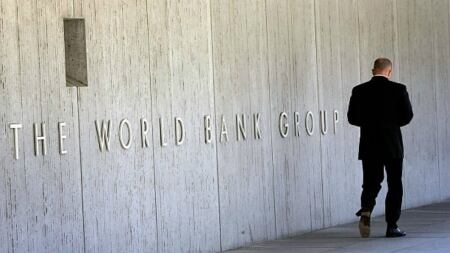 El Banco Mundial prevé que la región crecerá 2 por ciento. 