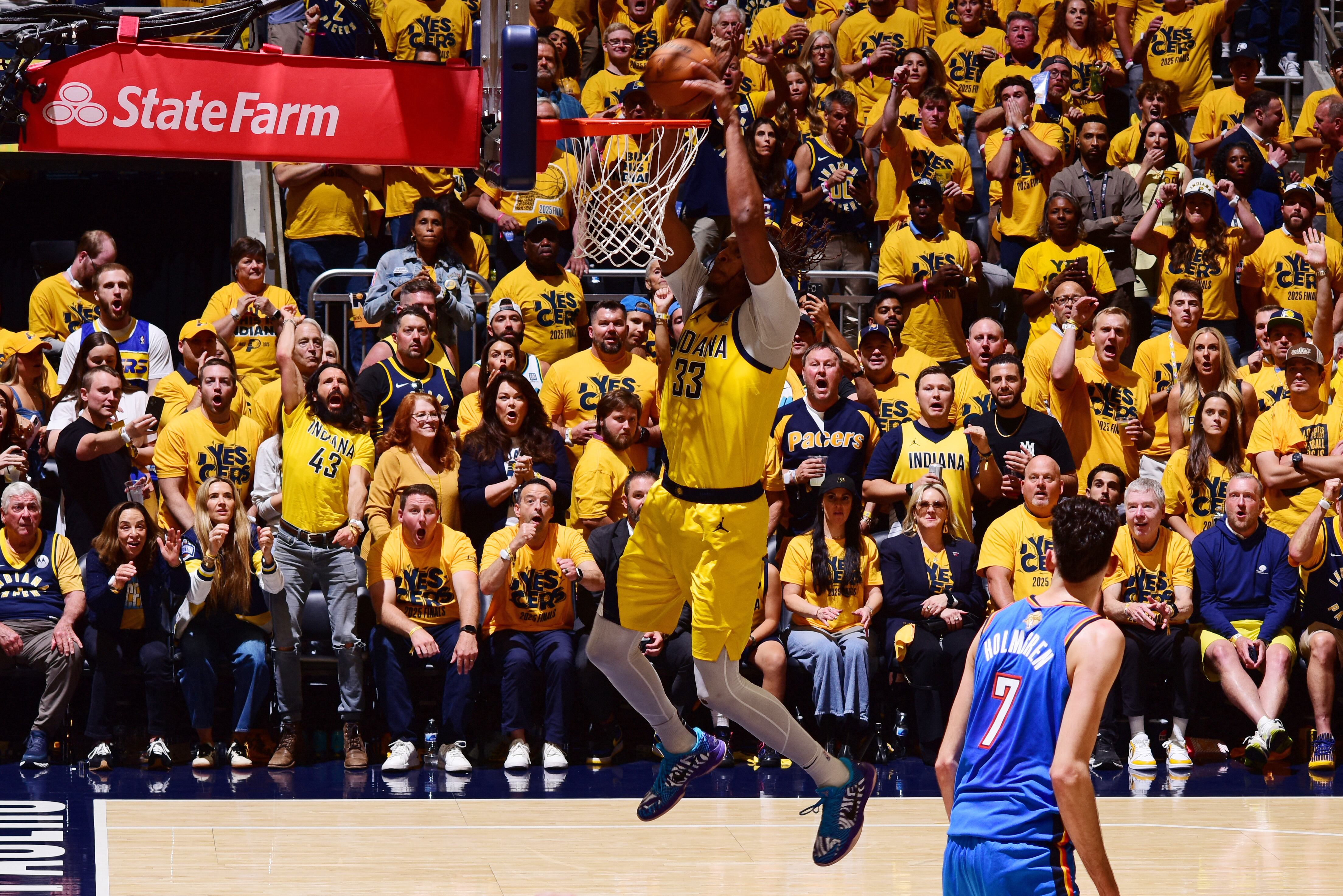 Turner la vuelca para el delirio de los fanáticos de Indiana