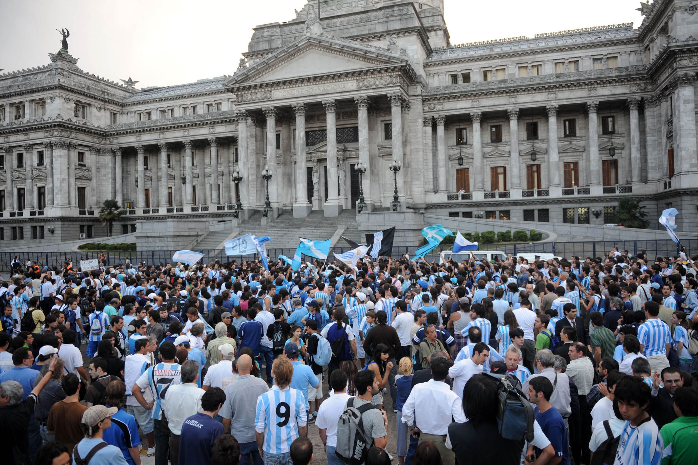 En 2008, los hinchas de Racing se movilizaron hasta el Congreso para reclamar el fin del gerenciamiento