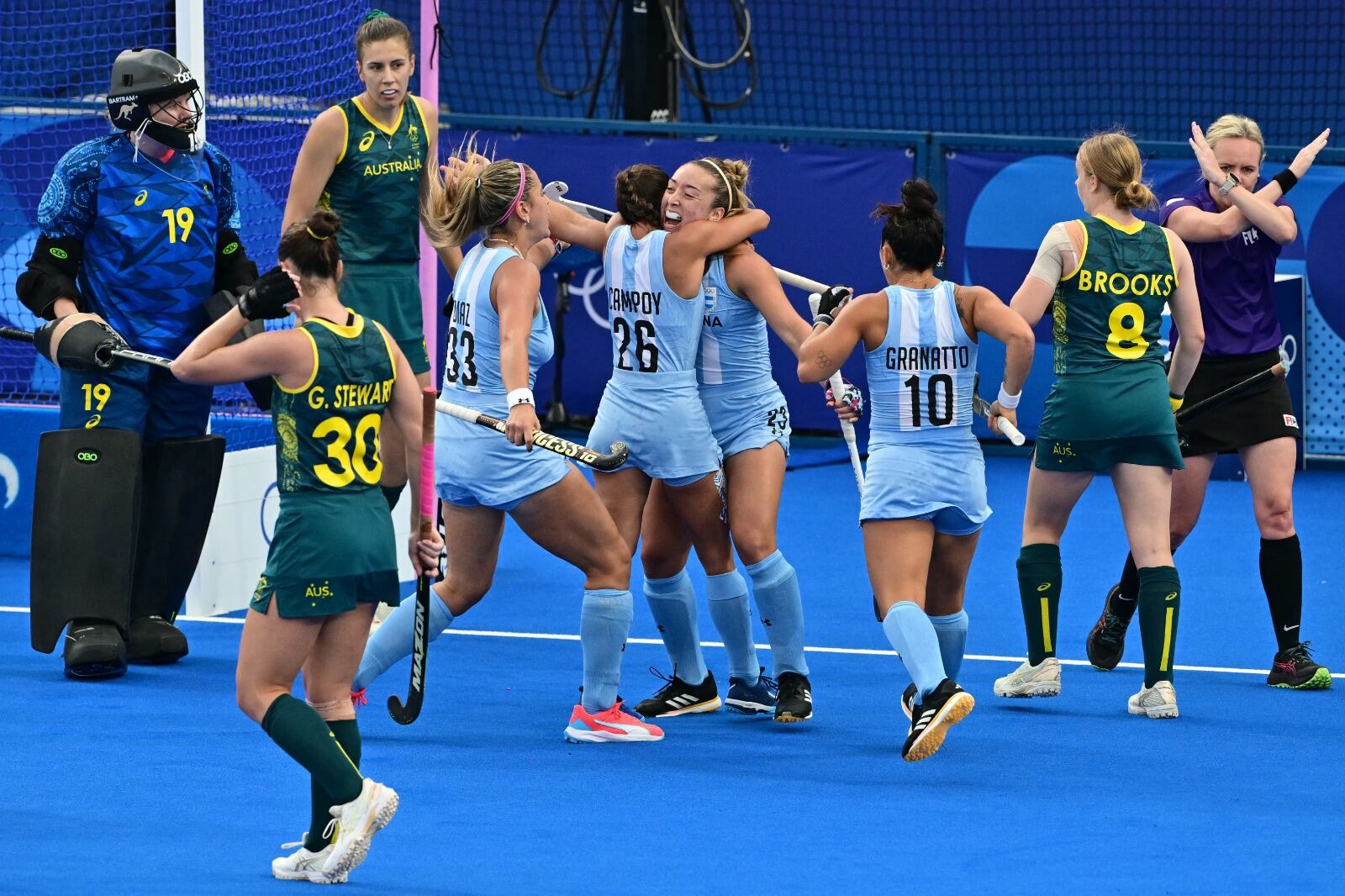 Las Leonas festejaron goles pero no pudieron asegurar el triunfo.