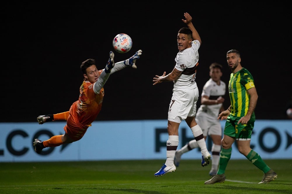 Tissera no pudo aprovechar la ocasión de abrir el marcador 