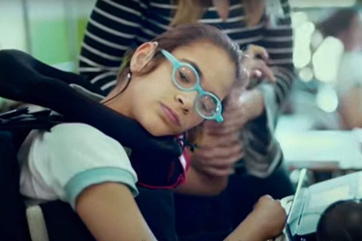 El documental presenta a una joven activa, militante, crítica y profunda.