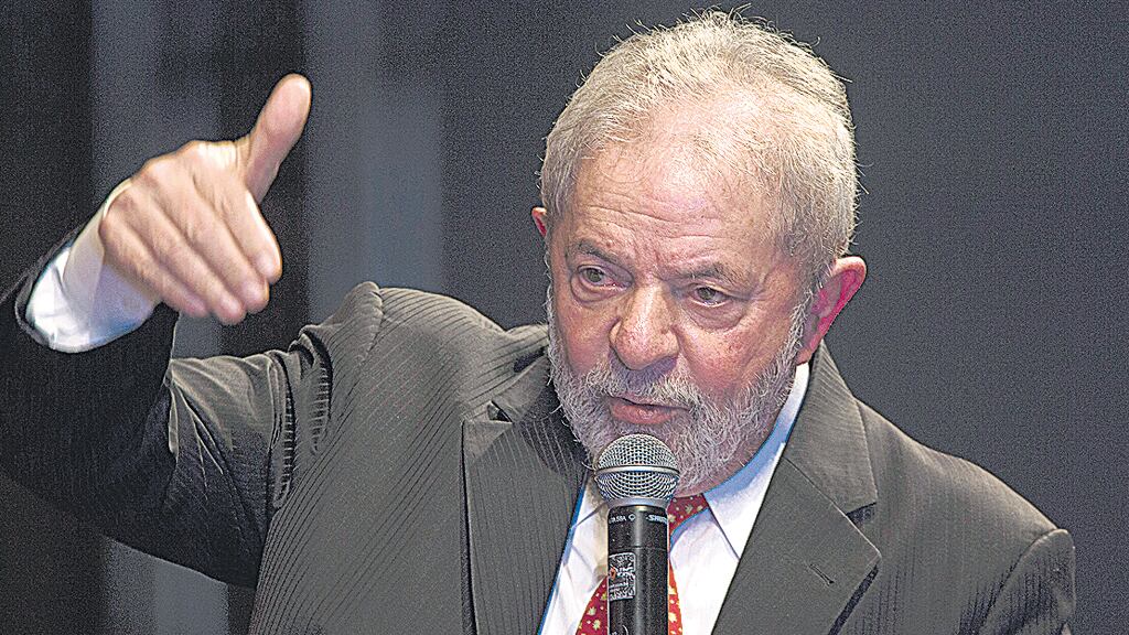 Lula se refirió al plan para reemplazar a Temer con Maia, en un acto del PT en Brasilia.