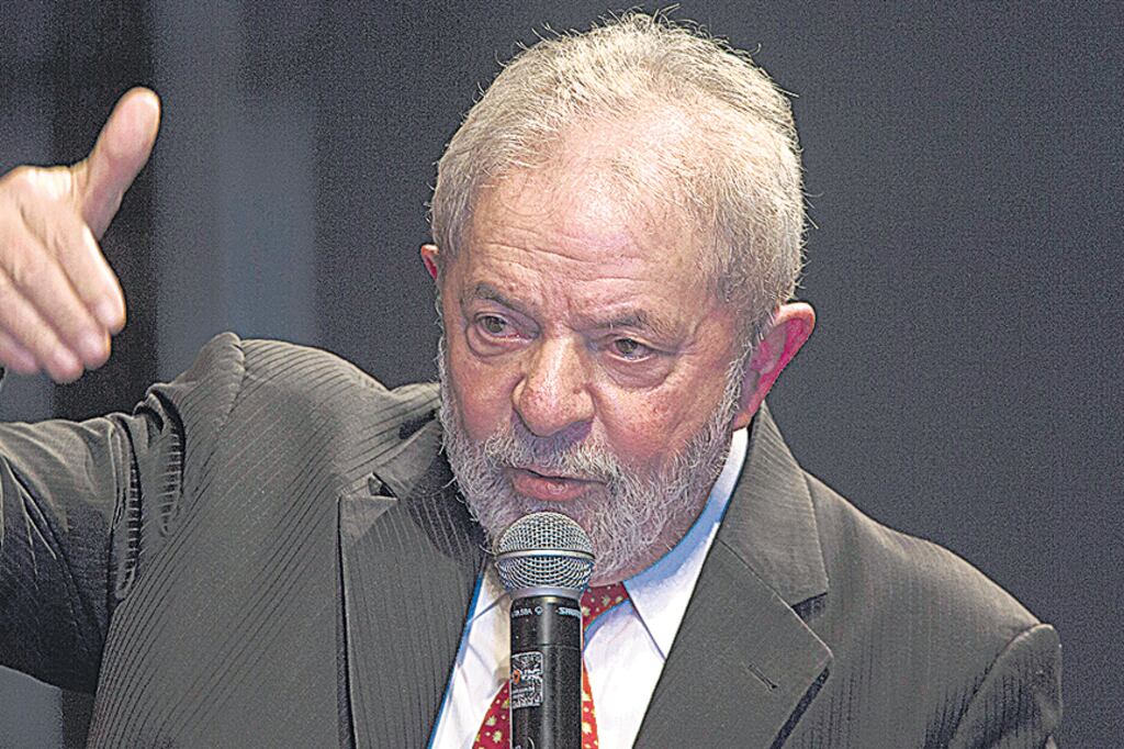 Lula se refirió al plan para reemplazar a Temer con Maia, en un acto del PT en Brasilia.