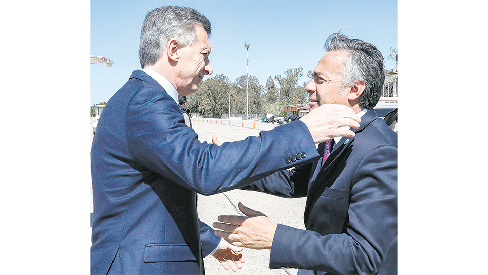 El presidente Macri y Cornejo, el titular de la UCR, quien exige sumar nuevos aliados