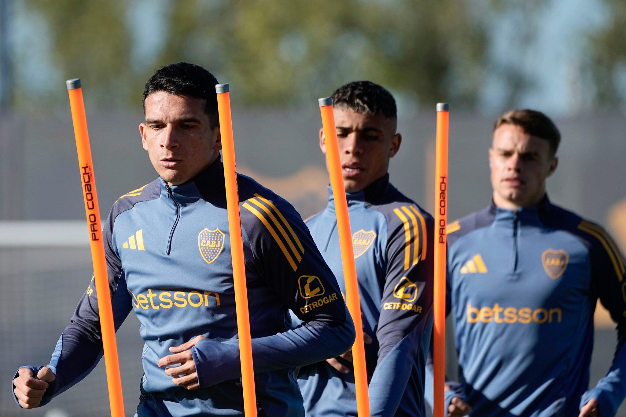 Blanco encabeza la fila durante la práctica