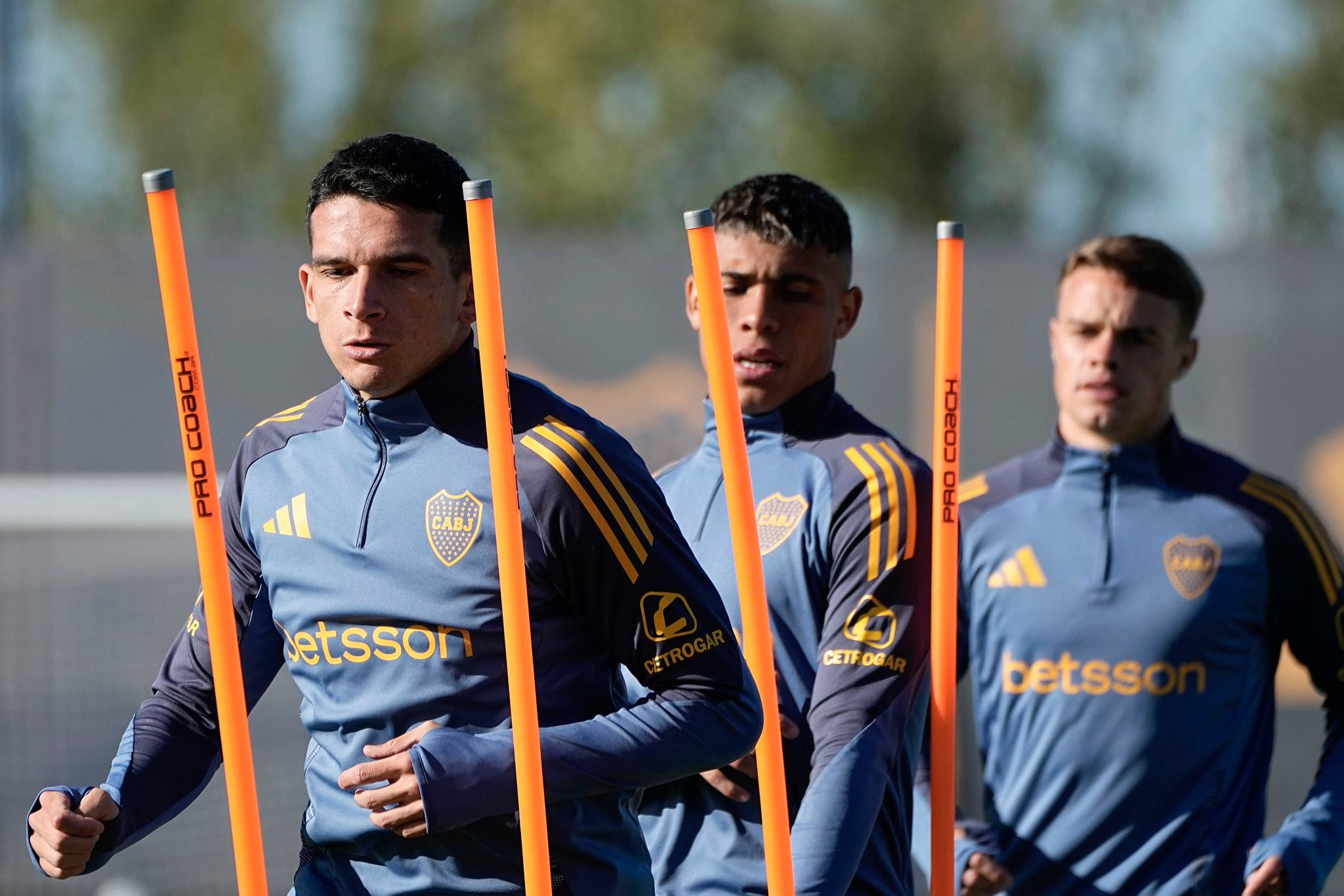 Blanco encabeza la fila durante la práctica