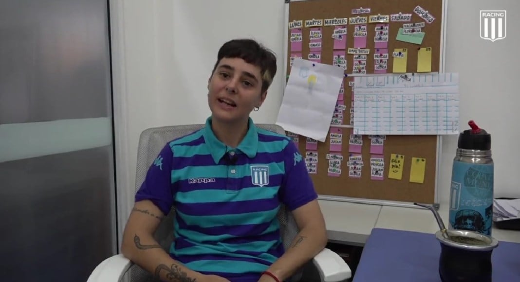 "Cape", de 31 años, recibió el primer carnet de "socie" de Racing. Imagen: Captura.